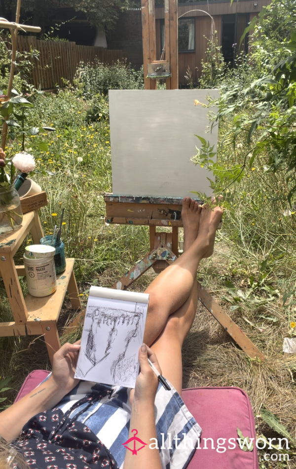 30/06 - Drawing My Feet In The Garden
