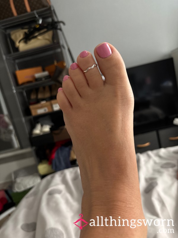 3.08 Minutes Long Foot Squashing Video. Contact Me For Details