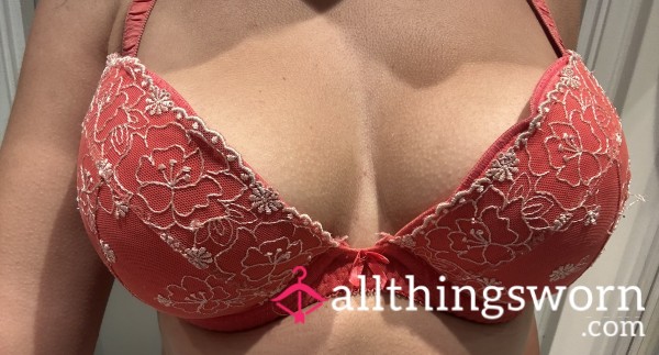 32E Pink Bra With Flor*l Detailing