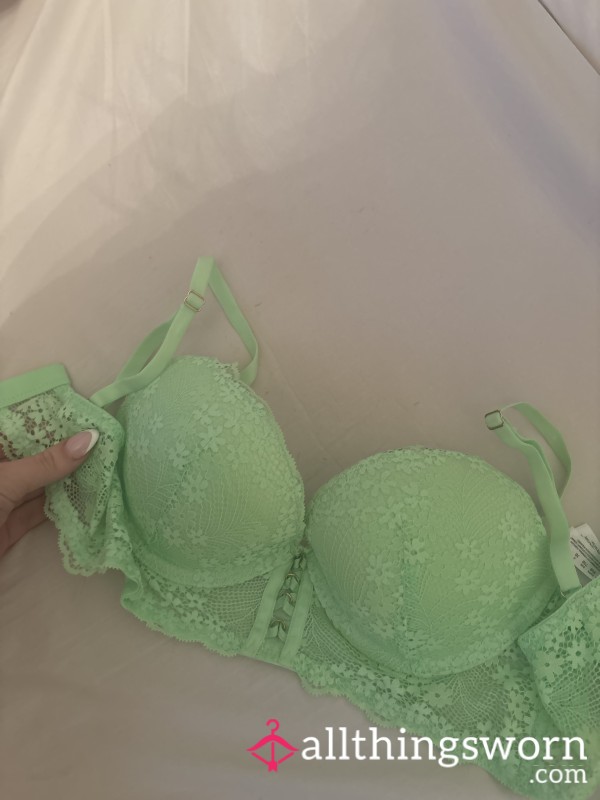 34B Green Bra With Lace Detail
