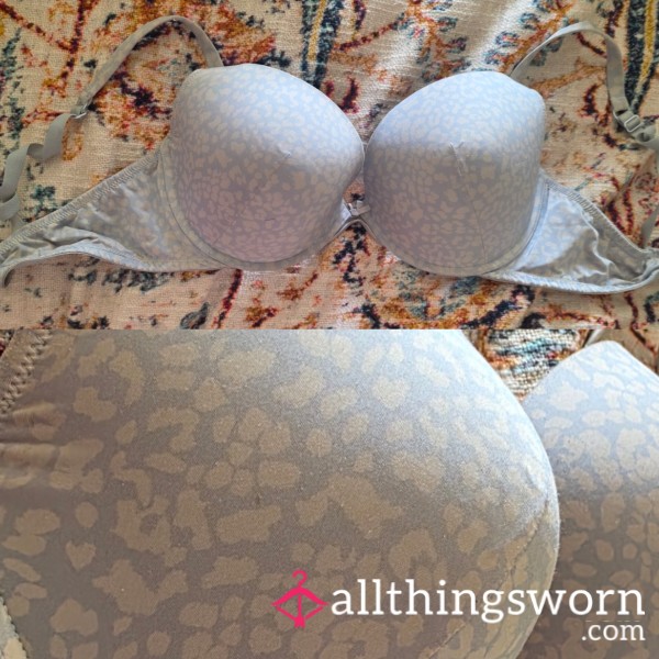38D Very Old Sweat Stained Blue And White Leopard Print Bra