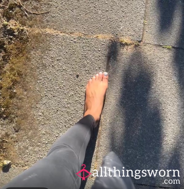 39 Second Vid Of Me Walking Bare Foot And Showing Soles🙈