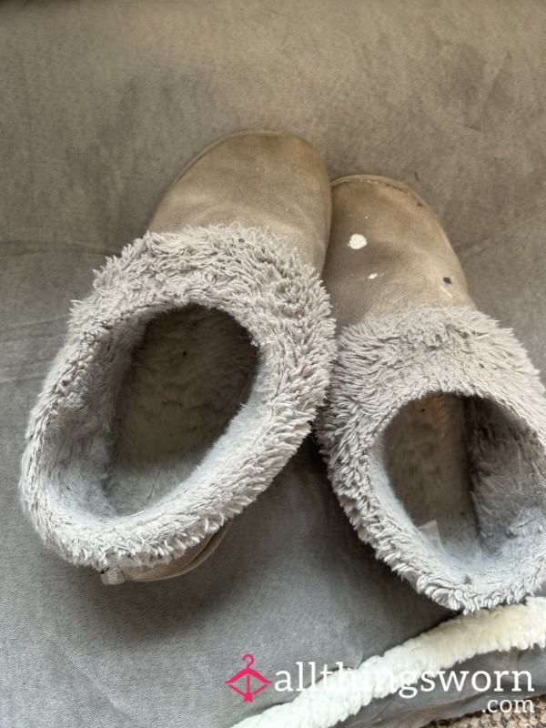 3Yr Worn Teacher Slippers – Extreme Foot Odor – Crusty Sweat Stained Item🥿💋