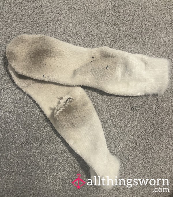 4 Day Wear White Fluffy Socks (one Heel Has A Hole)