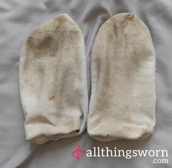 4 Day Worn Super Sweaty, Dirty, Cheesy Socks, Includes Gym Sessions And My Daily Routine Of Housework And Shopping. Ready To Post 📫 Includes Post And Packaging ❤️