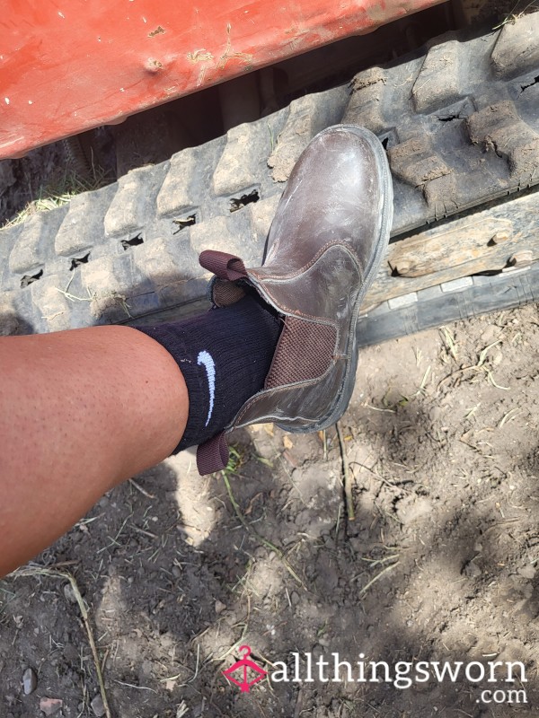 4 Days, 1 Hot Milf, 1 Pair Of Nike Socks In My Work Boots. Plus 4 Day Diary Inc Pics & Vids. Gooooo