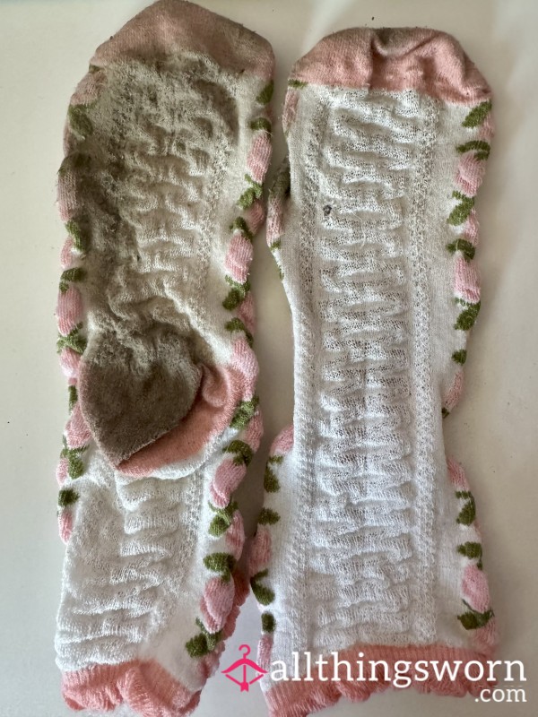 🤍🌸 14 Days PREWORN Pink Rose Ruffle Crew Socks