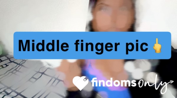 4 MIDDLE FINGER Pics Including Face From Goddess Bria👸🏾