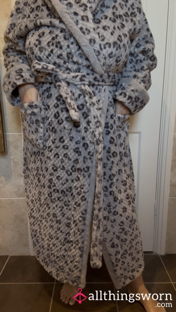 4 Min Reveal Of My 🍒🐱🍑 In My Fluffy Dressing Gown. Bit Of Boob And Pu**y Play