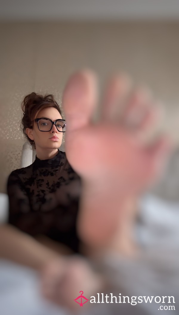 4 Min Vid Feet Close Up Heels Soles Toes Scrunched Marked Where I’m Scrunching Hard With Face