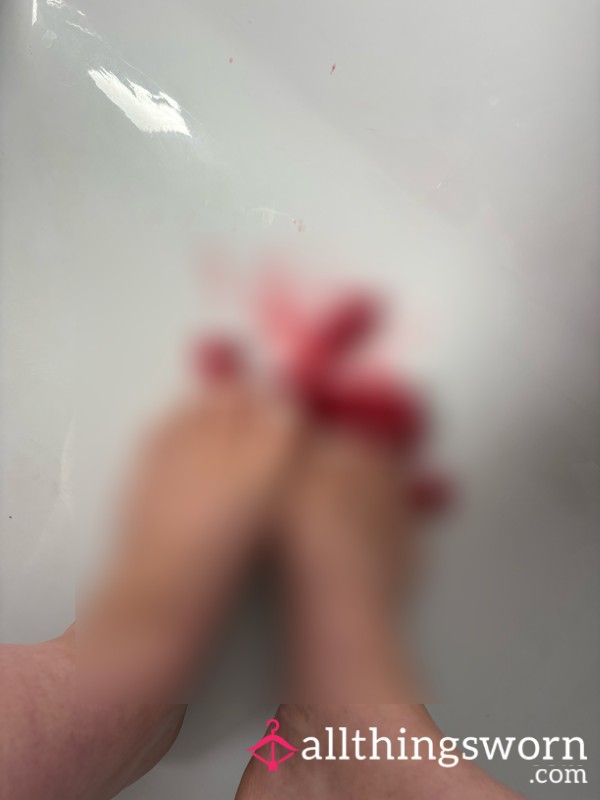 4 Mins Barefoot Raspberry Crushing