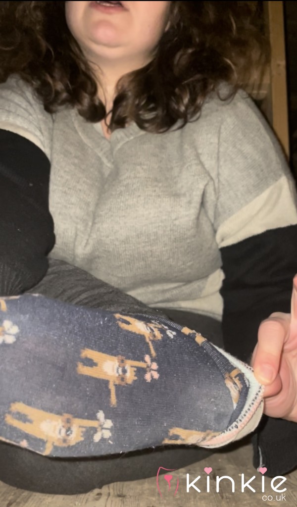 4 Mins- P**ling Off My Sweaty Socks After A Long Day