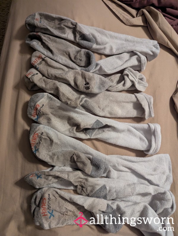 4 Pairs Pre-worn Hanes Crew Socks