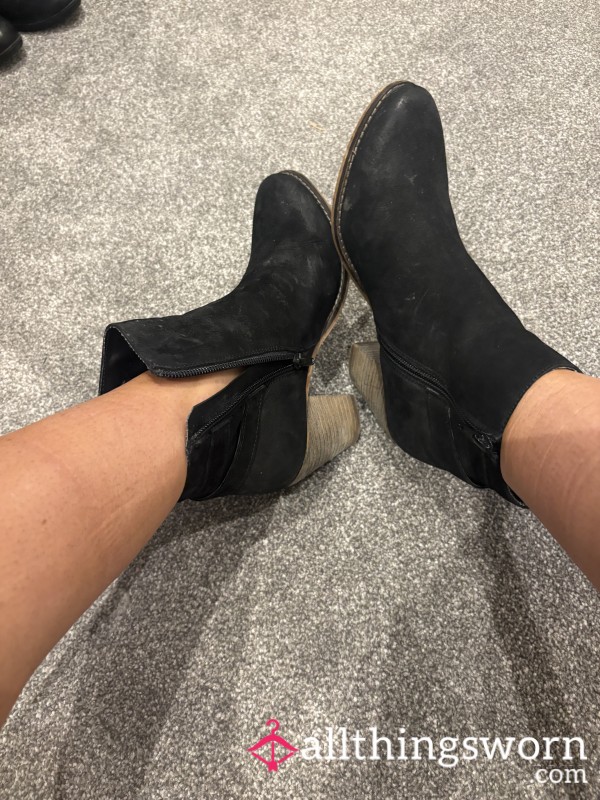 4 Photos Of My Feet In Different Boots