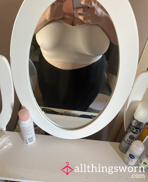 42G Titty Photoshoot Whilst I Get Ready For Work 😝