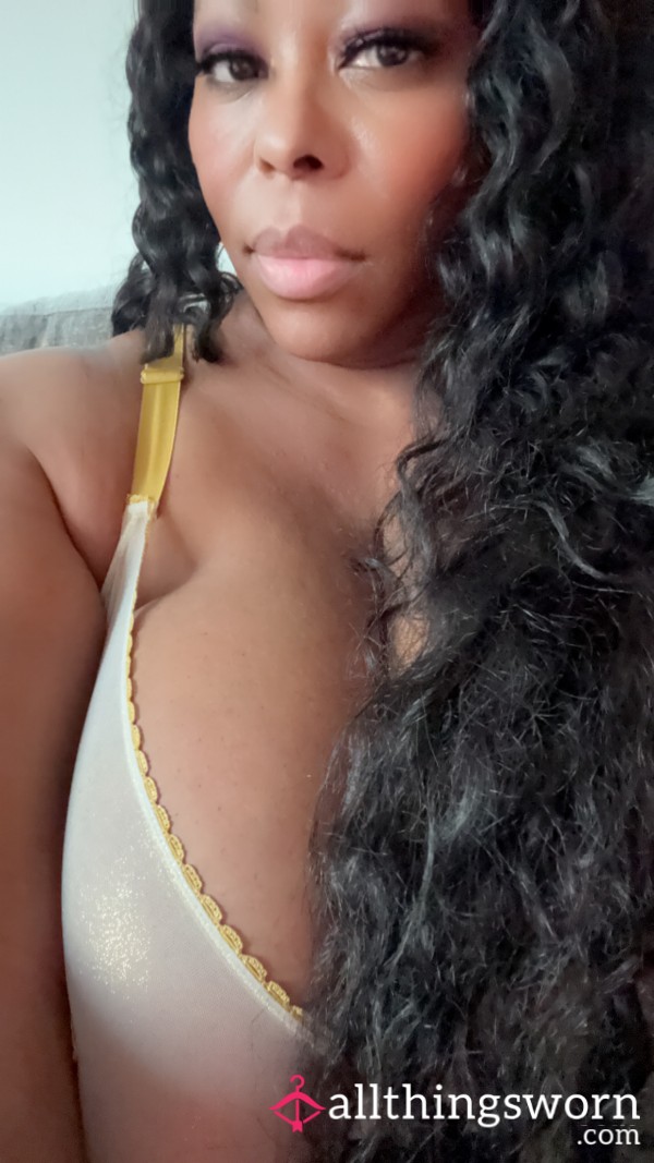 42H Cup Ebony Cleavage Worship Pics