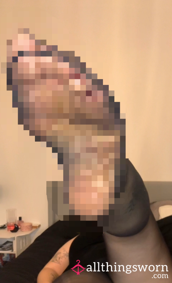 4:54 Video Of Feet & Legs In Tights 🤤