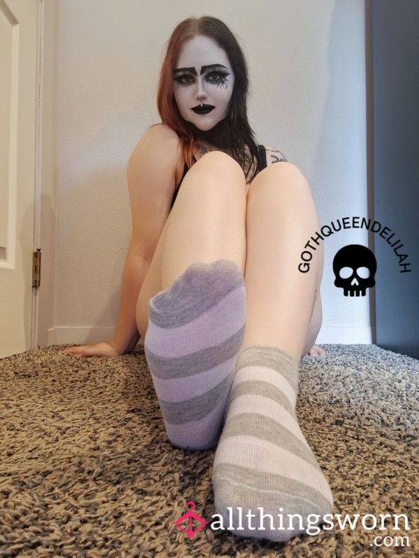 48 Hour Gray And White Striped Ankle Socks