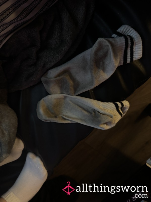 48 Hour Sweaty Stinky Socks🧦