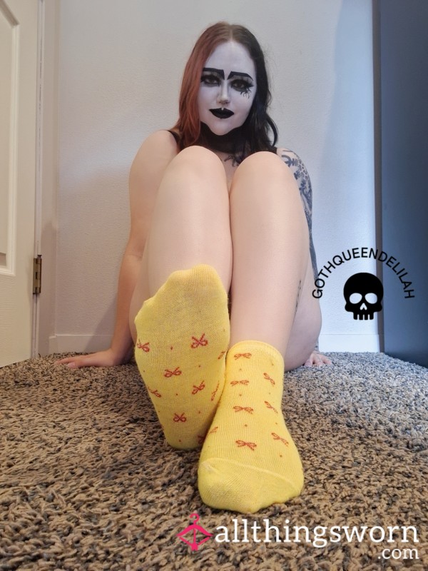 48 Hour Yellow With Red Bows Ankle Socks