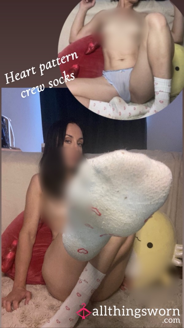 48 Hr White Crew Socks, Heart Pattern ♥️ 🧦