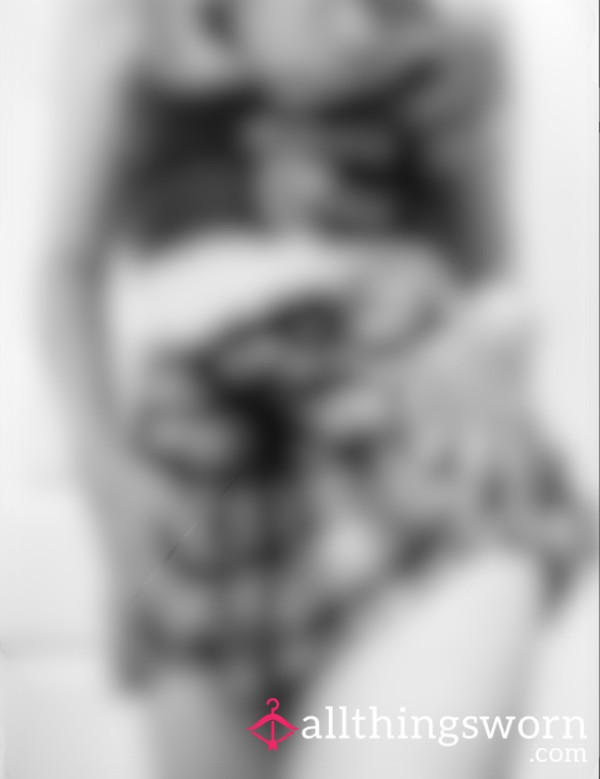 5 Black & White Teasing Photos (unblurred Or Blurred!)