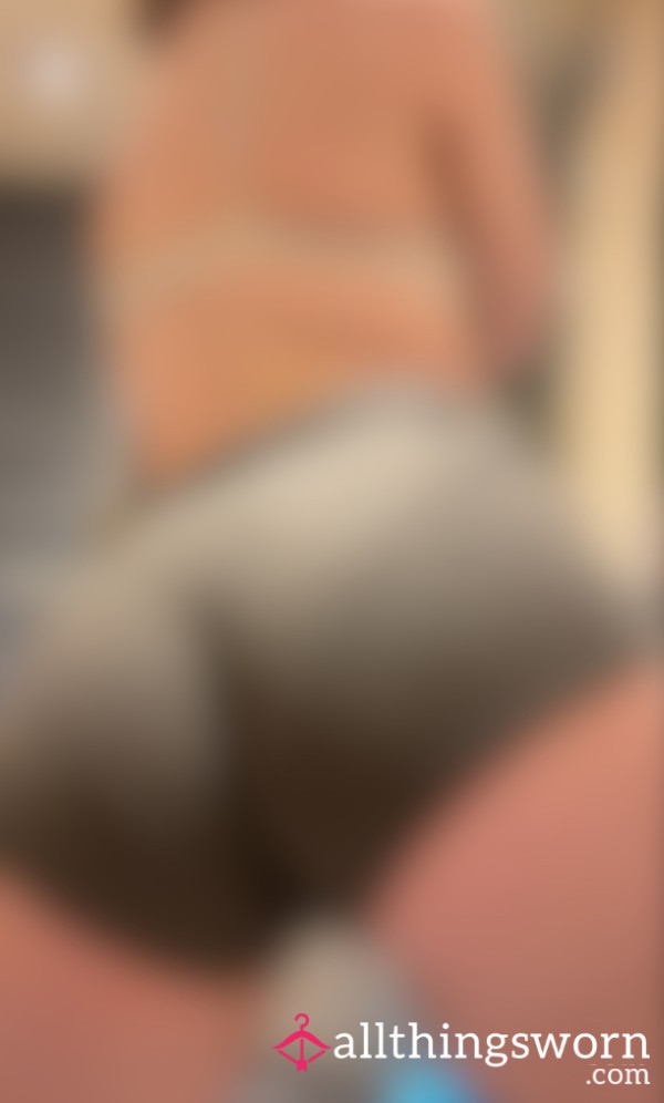 5 Booty Pics 🍑
