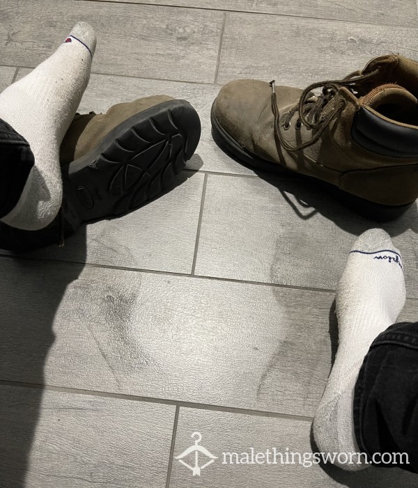 ~SOLD~ 5 Day Ruined Socks