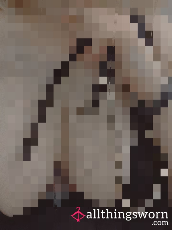 5 Exclusive Teasing Titty Pics
