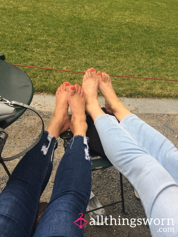 Exclusive Outdoor Feet Photos, Captured In Lush, Open Green Spaces  💚
