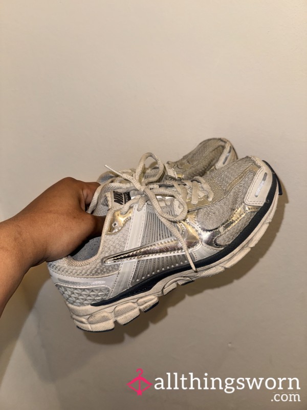 5 Gym Days. One Pair. You Can Smell The Effort