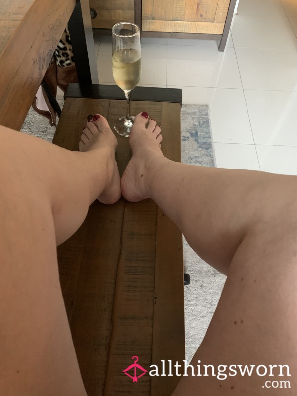 5 Instant Pictures…Getting Ready For A Girls Night Out…what Do You Think Of My Feet…?