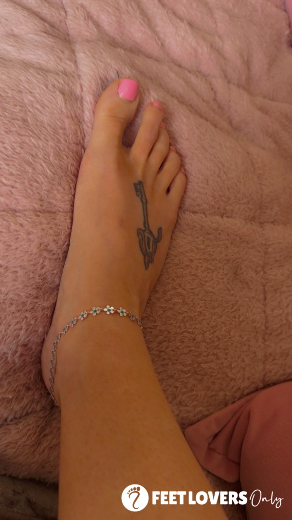 5 Photos Of My Soles Scrunched
