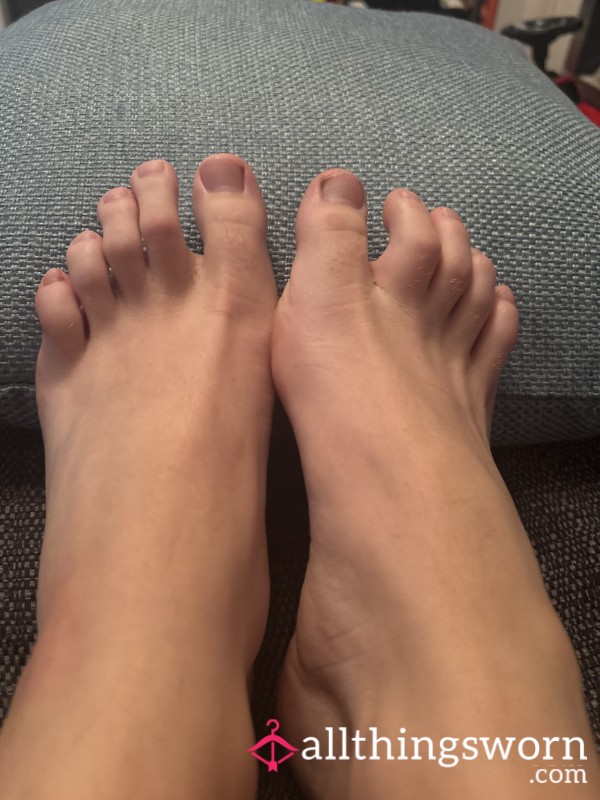 5 Separate Images Of My Feet