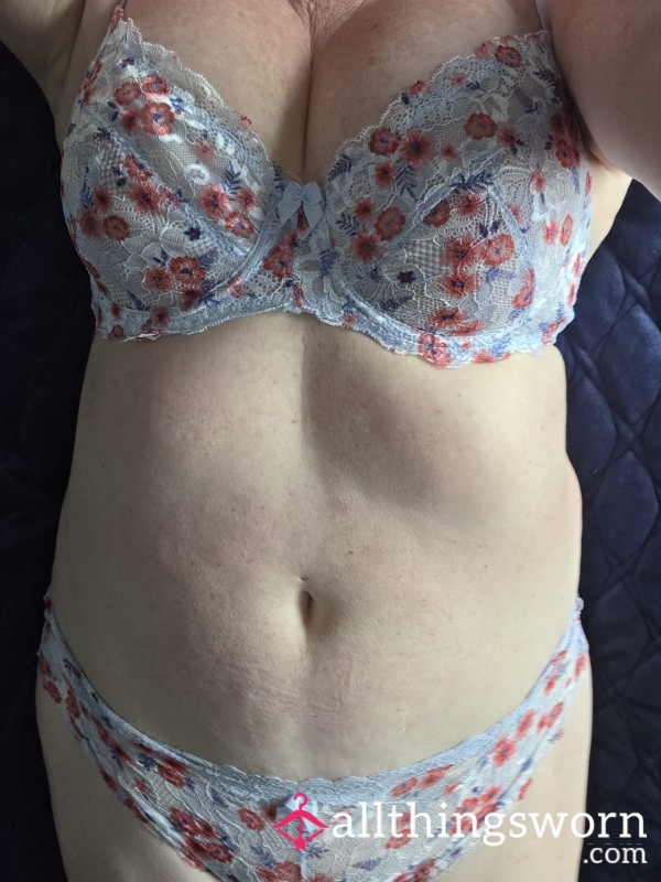 5 X Photos Mature Lady Wearing S**y  Lacy Blue Flor*l Bra 38b And Panties