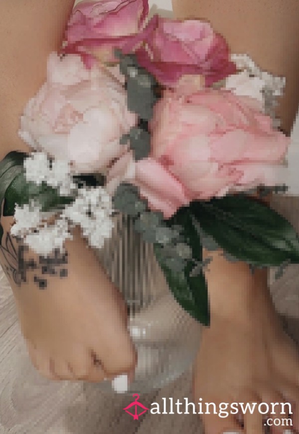 White Toes- 5 Pictures