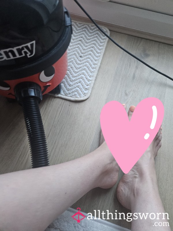 5mins Of Me Hoovering My Feet