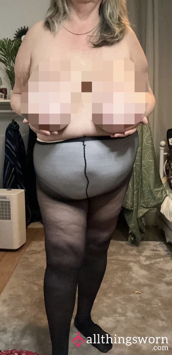 🍉 6 Topless HUGE Boob Pics 🍉