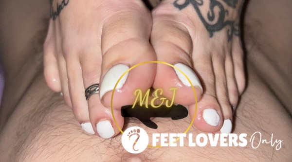 6x Exclusive, Up Close POV Photos Of Missy Giving James A Foot Job!