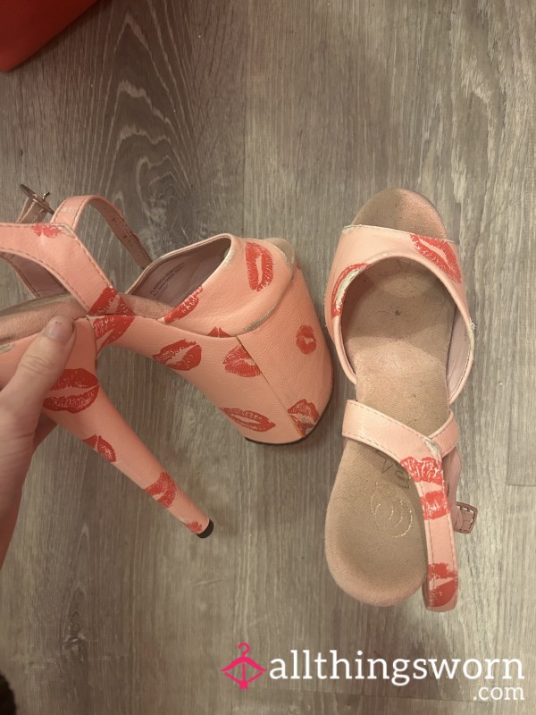 8 IN PLEASER HIGH HEEL WELL-WORN