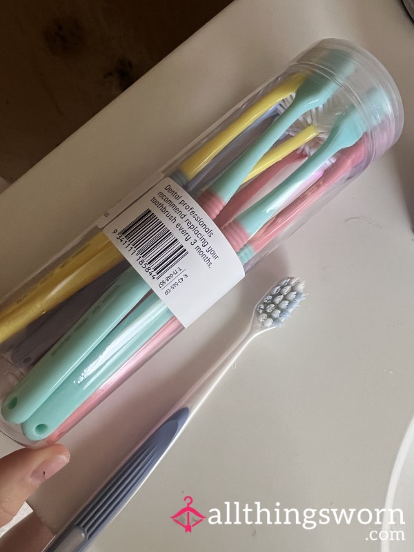 8 MONTH OLD TOOTHBRUSH