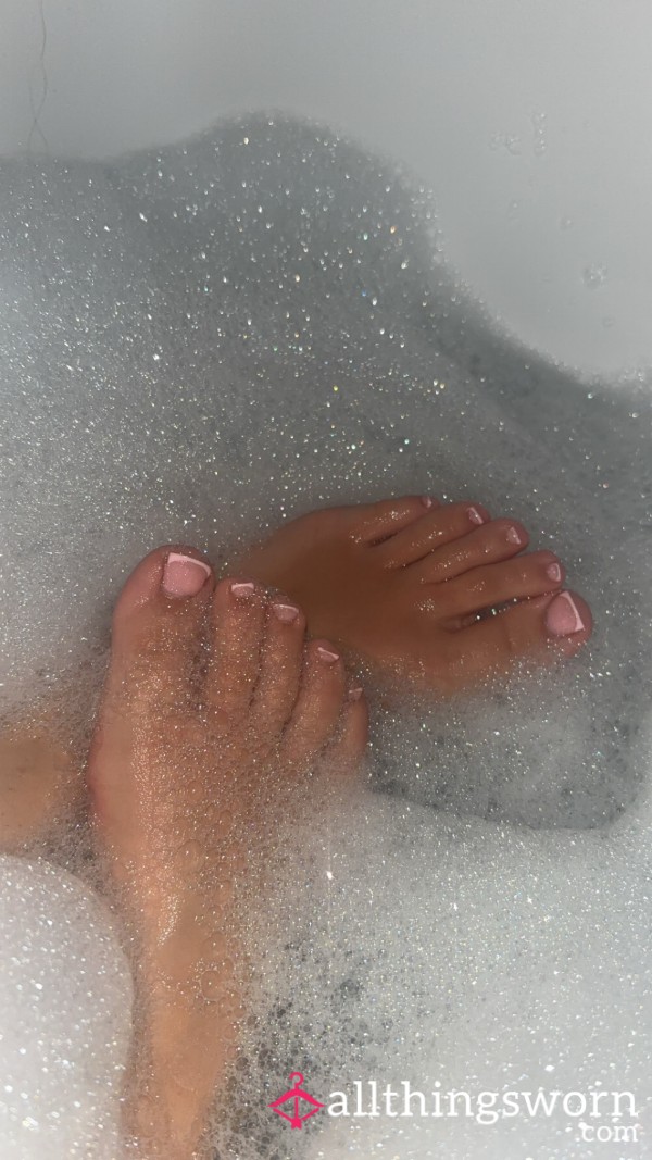 8 Soapy Bubble Bath Feet Pics