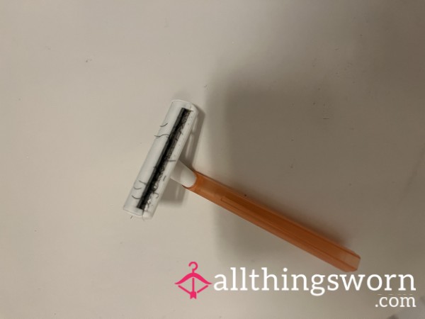 8 Week Used Razor😽