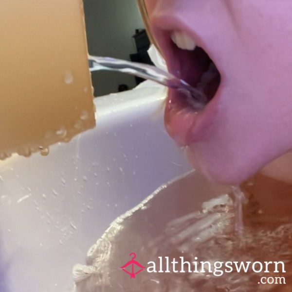 💦 ♥️🎇Sucking 🎇Up Pouring Water, I Was So Thirsty💦 🐈‍⬛