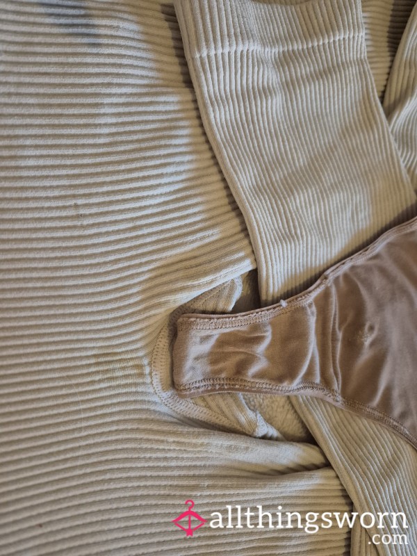 A Genuine Gym-worn Thong From A Real UK Creator. Worn During A Workout Session And Carefully Packaged After Use. For Buyers Looking For Something Extra, The Matching Gym Leggings Worn During 
