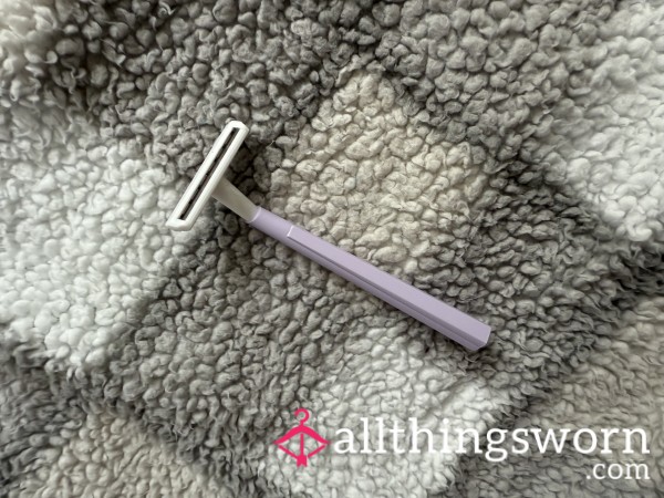 A Gym Girls Used Razor 💦😈