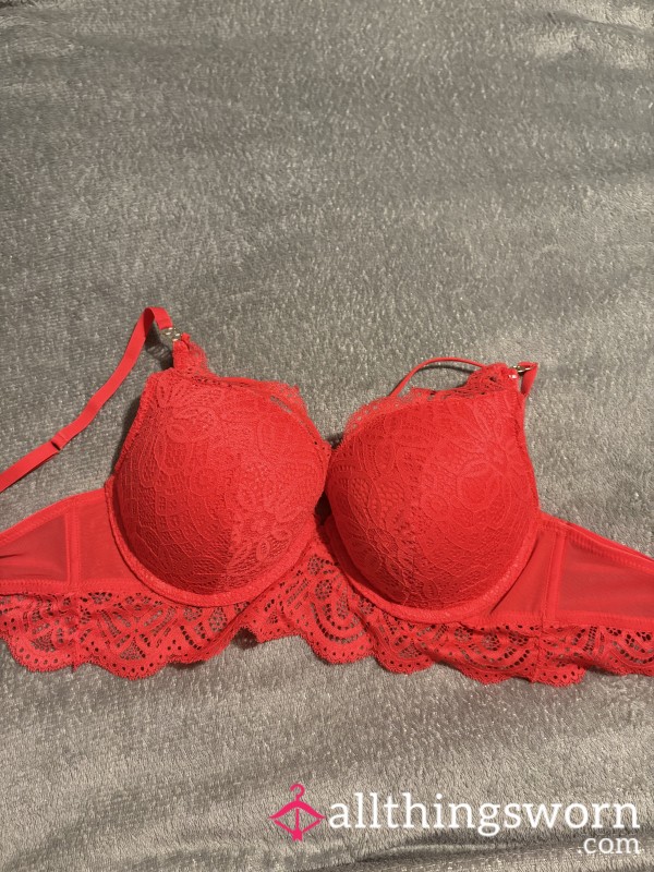 A Little Red Lace Goes A Long Way… Elegance, Confidence, And Curves In Perfect Harmony. ❤️