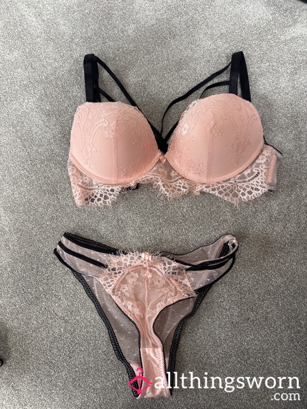 A Peachy Set For Someone Who Has A Peachy Packet