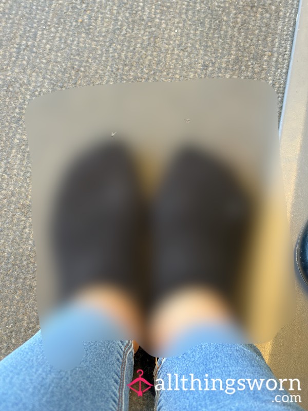 A Selection Of 10 Foot Pictures On A Train