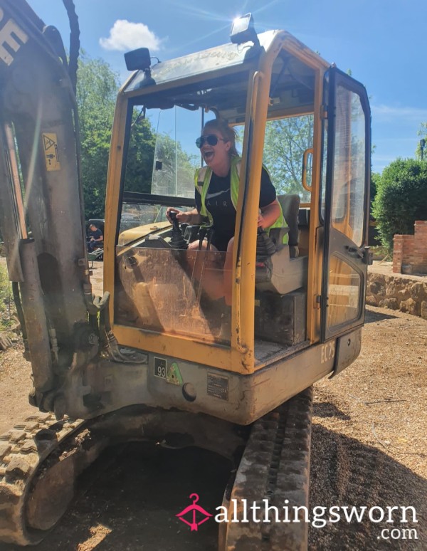 A Short Video Of What I Do & Why My Thongs Are Soaked With My Milf Juices & Why My Socks Stink. £1